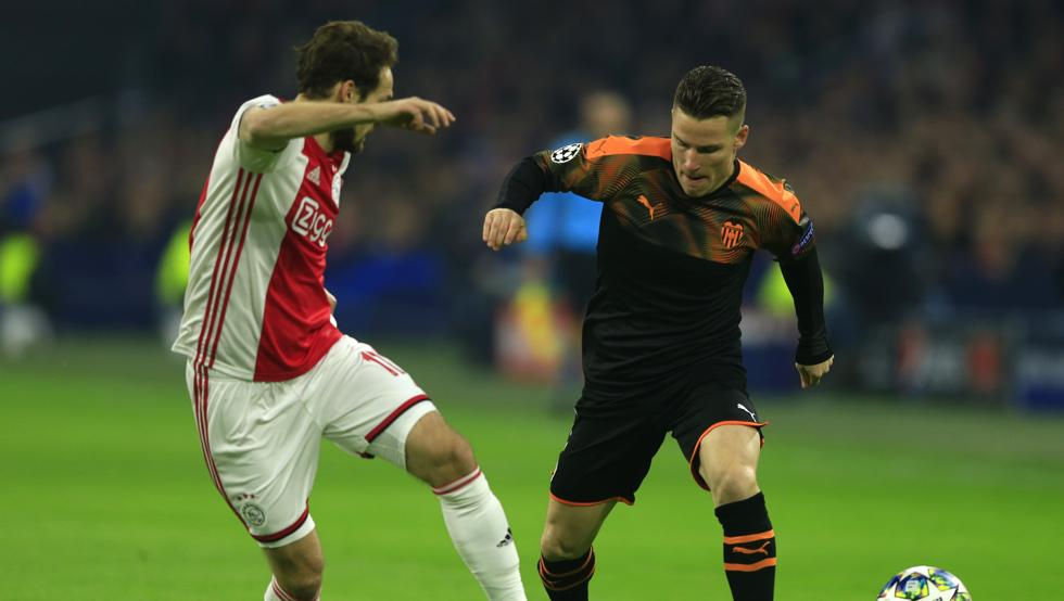 关于欧冠赛程吃紧；瓦伦西亚关键时刻迎来里程碑；更衣室稳定；医务组通报恢复的信息