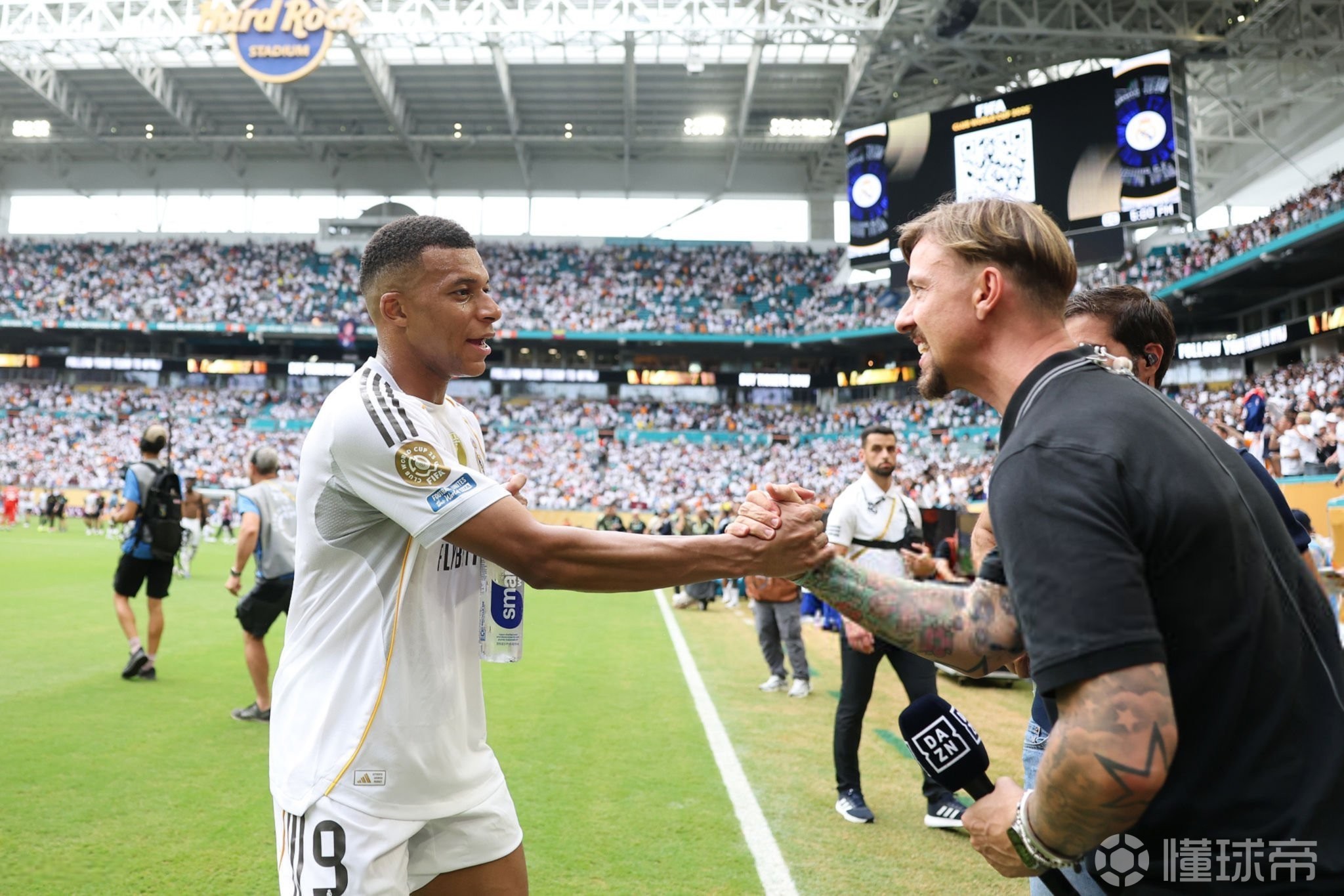 姆巴佩连续十场比赛得分超过状态火爆巴塞罗那围绕欧冠内部沟通，现场解说直呼：多特蒙德强势反弹备战欧联的简单介绍